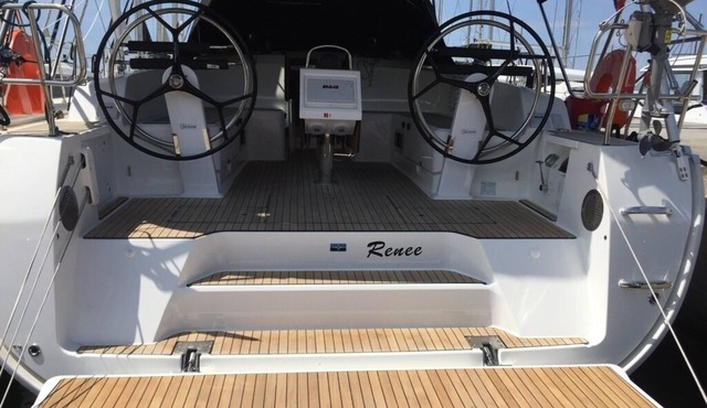 Sun-Kissed Sailing Adventure in Islas Esporadas