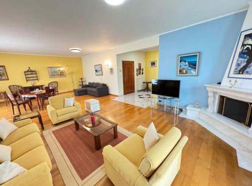 Sunny and Spacious Luxury House in Pyrgetós