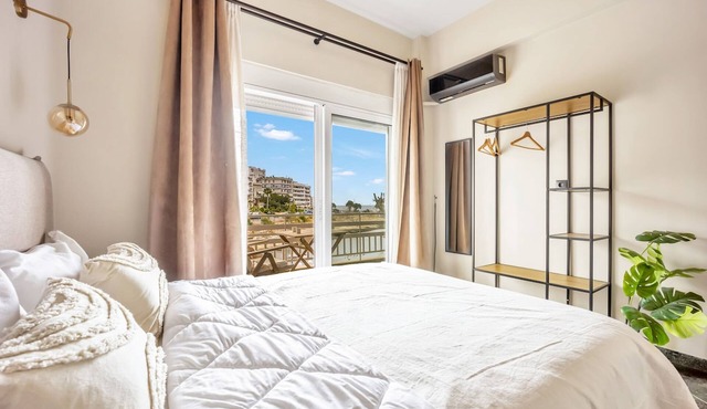 Sunny apartment next to the sea, amazing view