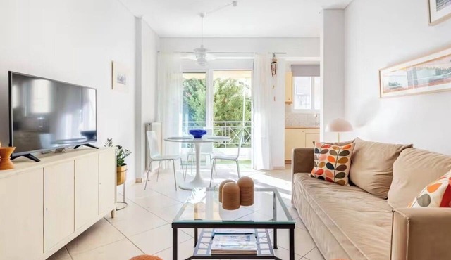 Sunny Apartment Steps from Sepolia Metro