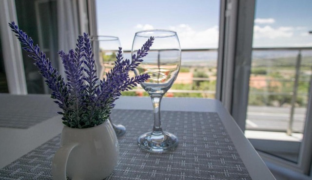 Sunny Home Loutraki is a modern studio with views of the bay and mountains with private parking