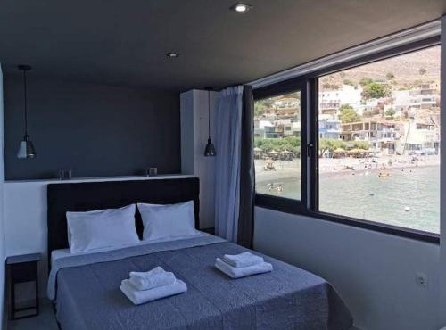 Sunrise Luxury Seaside Apartment in Paránimfoi