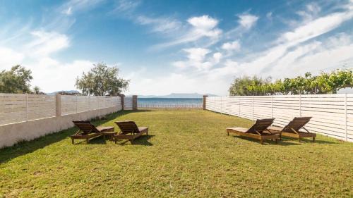 Terracotta beach house in Lefkimmi