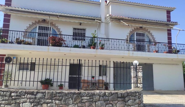 Thanos House - Σπίτι στην εξοχή in Mirsinokhórion
