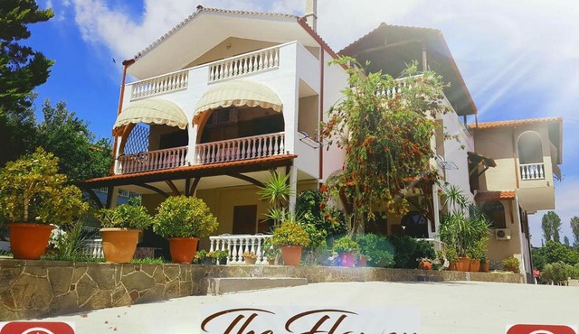 THE FLOWER APARTMENTS in Toroni
