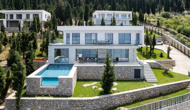 The Luxury Villa by PikHost in Shkodër