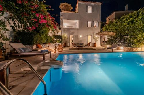 The Villa Evita Stunning View with private pool in Spetses