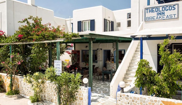 Theologos Place in Antiparos