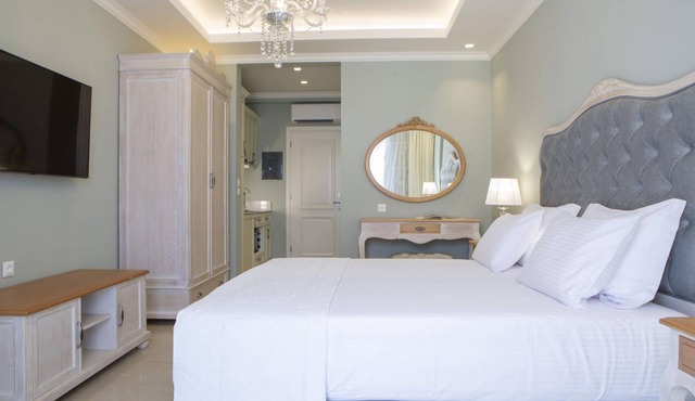 Tirkouaz Suite - VK Luxury Suites-Private Parking in Nydri