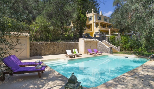 TITANIA-Luxurious Holidays by the Pool at IL Giardino Segreto Di Prospero in Ύψος