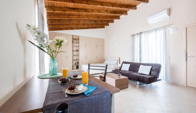 Top floor modern studio in central Koropi in Koropi