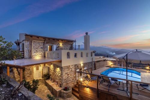 Traditional House with Private Pool in Rethymno
