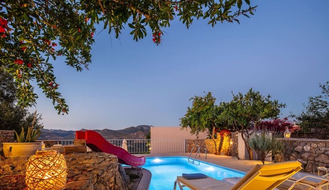 Traditional Villa w/Pool & BBQ, near Rethymno in Atsipades