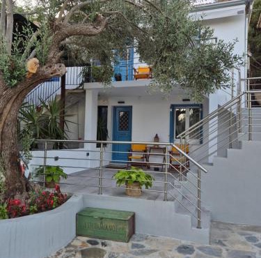 Trikeri Inn