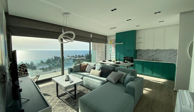 Turquoise Aarohi Apartment by DAMM's Villas in Gjilek