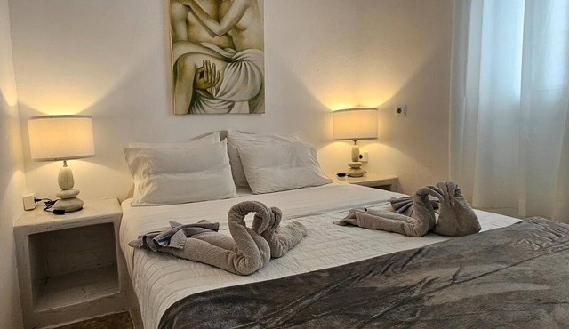 Two-Bedroom Apartment with Mountain View, Wi-Fi, and Air Conditioning