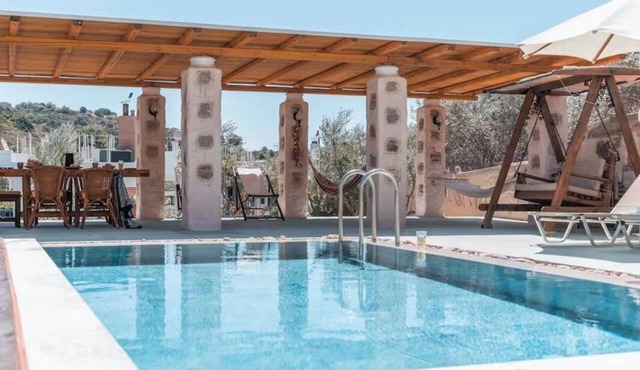 Unique Villa Pietra: Priv. Pool Oasis, Top Beaches