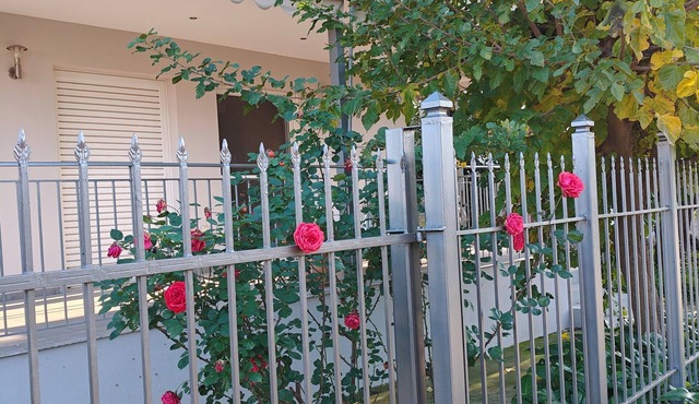 Valeria’s Villa: Exclusive Retreat with Musical Instruments Near Idyllic Beaches