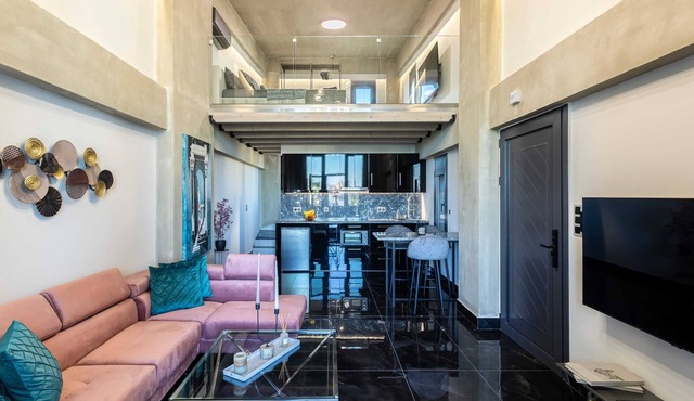 Ventiri Lofts, Penthouse with Cinema Near Beach in Anatolikos Sinikismos