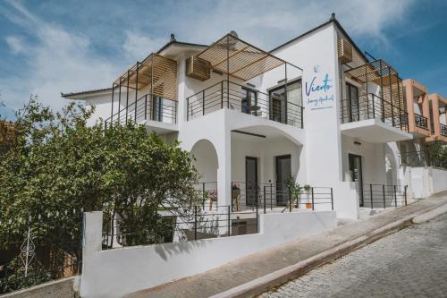 Viento Luxury Apartments - Steps from the Beach in Plomari