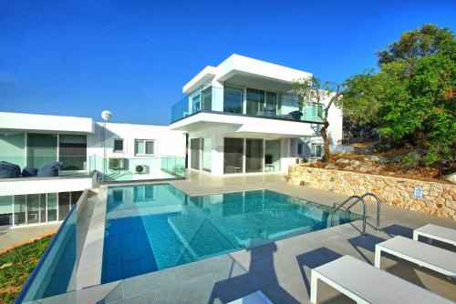 Villa Athena by PosarelliVillas in Perítheia
