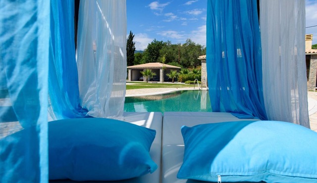 Villa Black White Dassia in Corfu