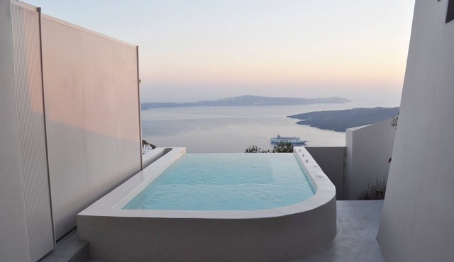 Villa Cave/heated plunge pool, caldera view