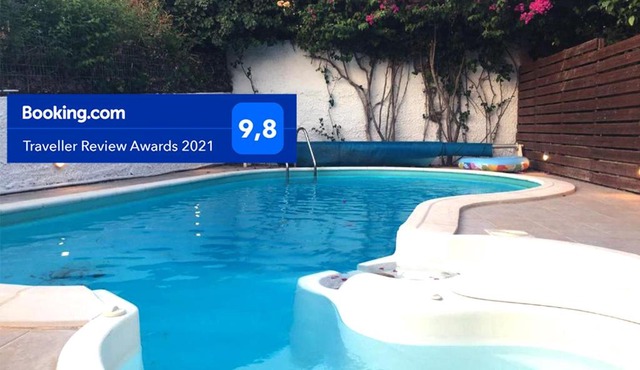 Villa Christina with private pool in Saronida, near stunning beaches, Athens airport & Sounio in Saronida