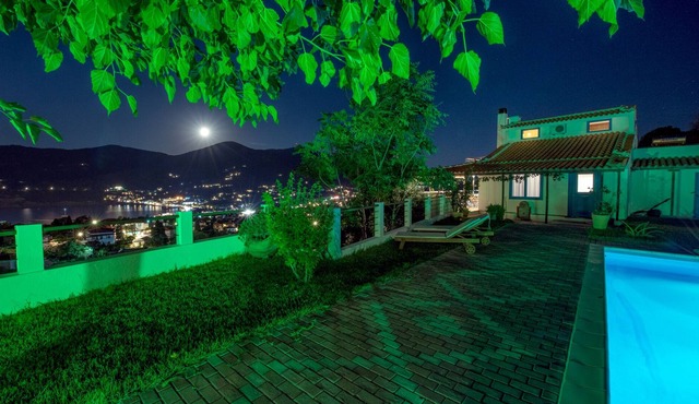 VILLA CLIO-2klm from SKOPELOS, Amazing SEAVIEW, BBq, 6-9guests, 3BR+2BA, WiFi