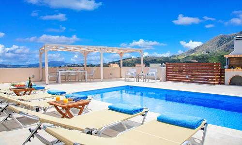 Villa Di Giorgio Heated Pool in Kournás
