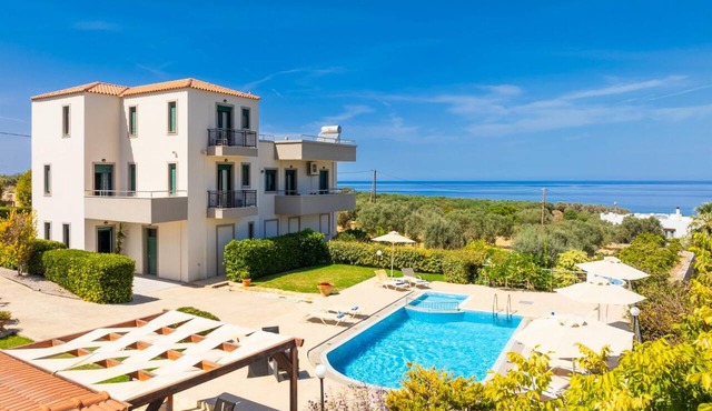 Villa Diamantis - Six Bedroom Villa, Sleeps 12 in Rethymno