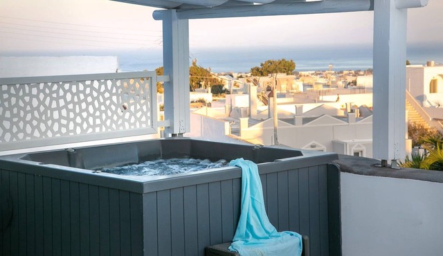 Villa Eliara, Sea Views, Outdoor Hot Tub, Furnished Terrace, Santorini