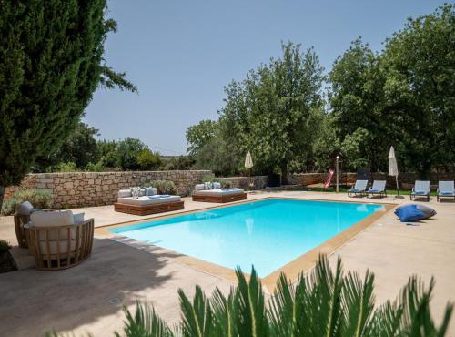 Villa Ellie - heated pool, playground, garden & BBQ! in Vederoi