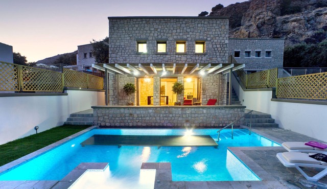 Villa Ellie - Hydro massage, Private Pool, AC & WiFi in Pefki