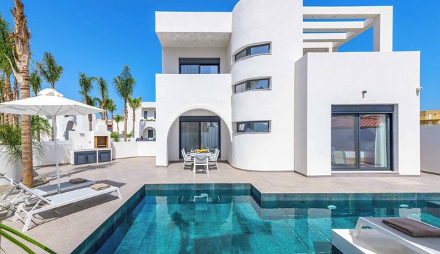 Villa Evelia - Three Bedroom Villa, Sleeps 6