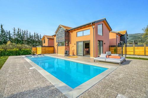 Villa Fire by Villa Plus in Lygia