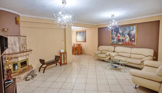 Villa George in Nea Peramos