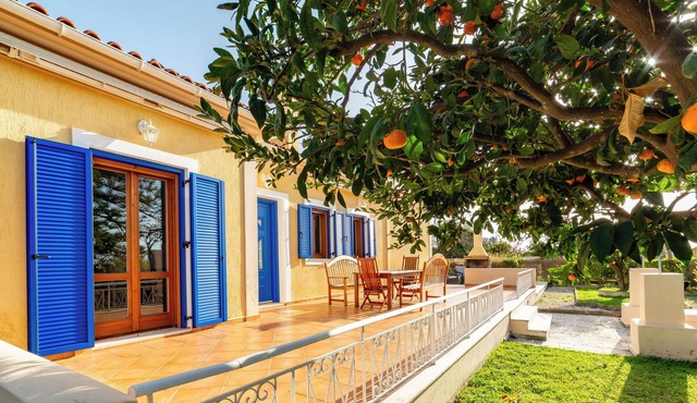 Villa Katerina family friendly with BBQ,garden and pool! in Metaxata
