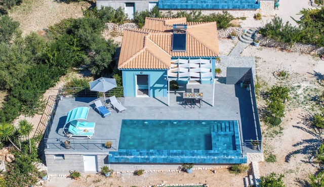Villa Lotus with private pool and amazing sea and mountain views