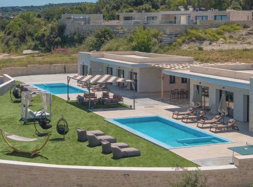 Villa Lux Solis - With 2 Pools in Khoumérion