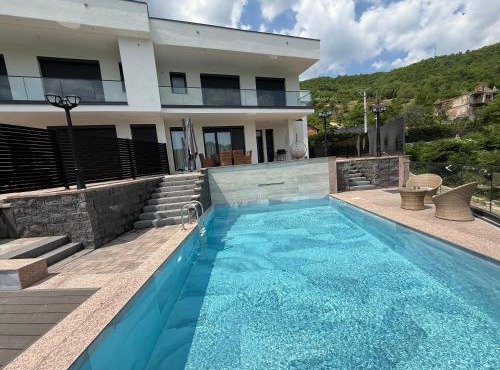 Villa Luxury Forest in Peje