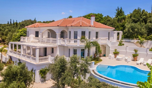 Villa Mandola, exclusive dream villa with pool and sea views in Finikounda in Grizokampos