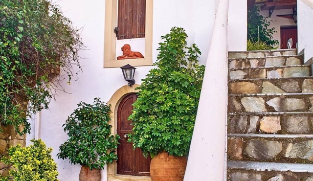 Villa Manthos Traditionelles Kretisches Herrenhaus by Interhome in Drosia
