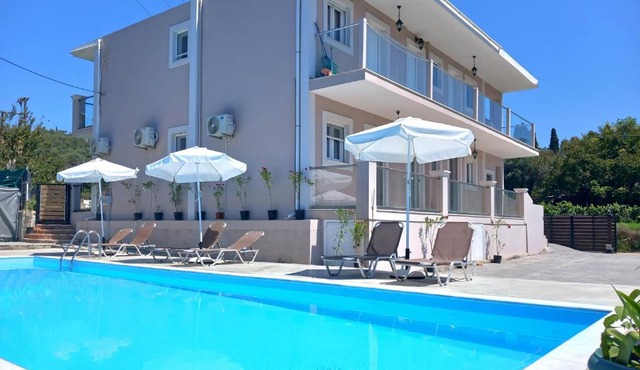 Villa Maria by PosarelliVillas in Karousádes