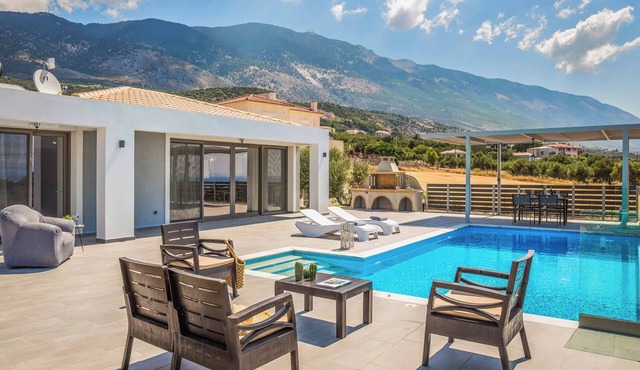 Villa Maria Theo - One Bedroom Villa, Sleeps 2 in Mousata