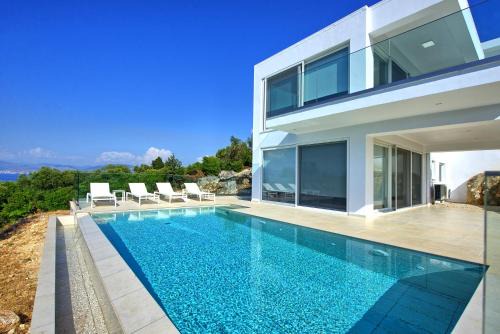 Villa Nafsika by PosarelliVillas in Perítheia