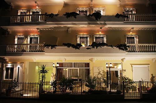 Villa Niki in Olympic Beach