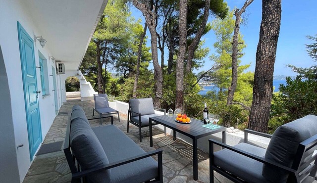 Villa Nova 2: Cozy 2-bedroom villa near Kanapitsa