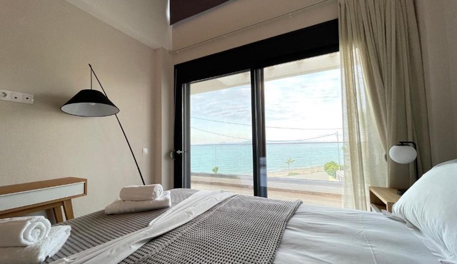 Villa Oleandra by the sea in Polychrono