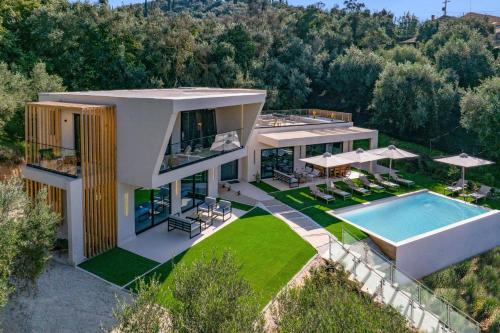 Villa Optima by Villa Plus in Peroúlion